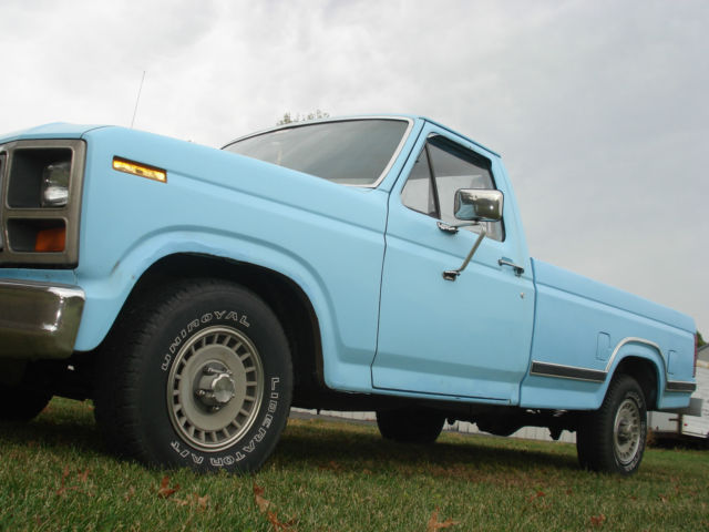 1982 Ford F-100 Custom Standard Cab Pickup 2-Door 4.9L Straight-6 300cu in 1982 Ford F-100 Custom Standard Cab Pickup 2-Door