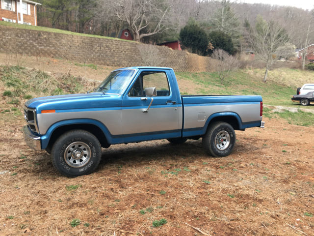 1982 Ford F-150 Custom 4x4 Regular Cab Pickup 300ci 4.9L 1982 Ford F-150 Custom Standard Cab Pickup 2-Door