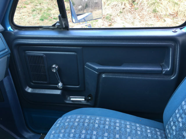 1982 Ford F-150 Custom Standard Cab Pickup 2-Door - photo 11