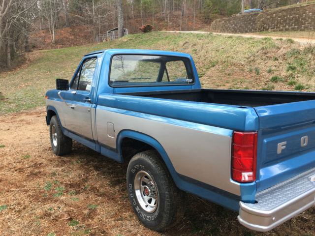 1982 Ford F-150 Custom Standard Cab Pickup 2-Door - photo 2