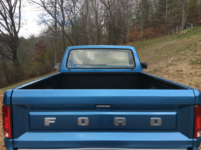 1982 Ford F-150 Custom Standard Cab Pickup 2-Door - photo 3