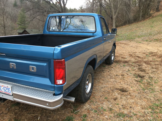 1982 Ford F-150 Custom Standard Cab Pickup 2-Door - photo 4