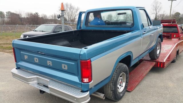1982 Ford F-150 Custom Standard Cab Pickup 2-Door - photo 2