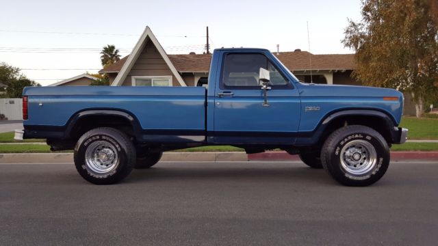 1982 Ford F-250 EXPLORER 4X4 CALIFORNIA TRUCK 80K ORIGINAL MILES - photo 6