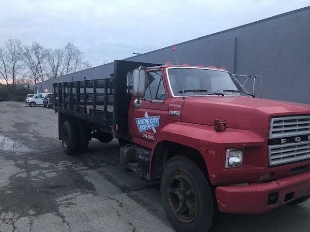 1982 Ford F700 Stake Truck - photo 4