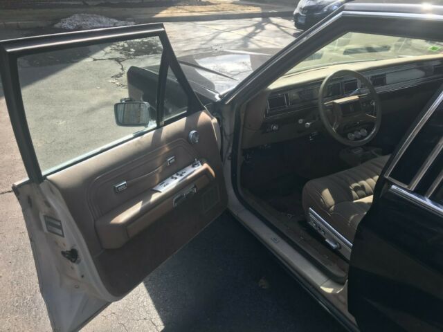 1982 Ford Crown Victoria - photo 12