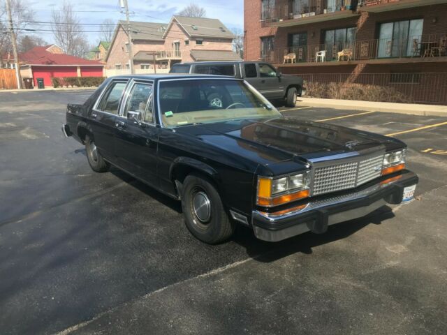 1982 Ford Crown Victoria - photo 4