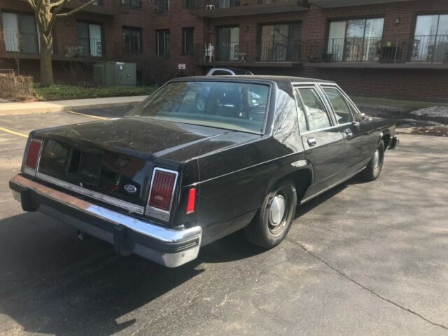 1982 Ford Crown Victoria - photo 7