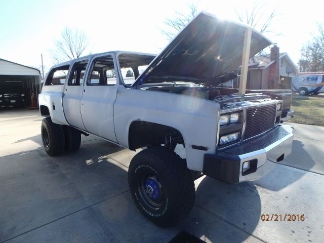 1982 GMC Suburban - photo 3