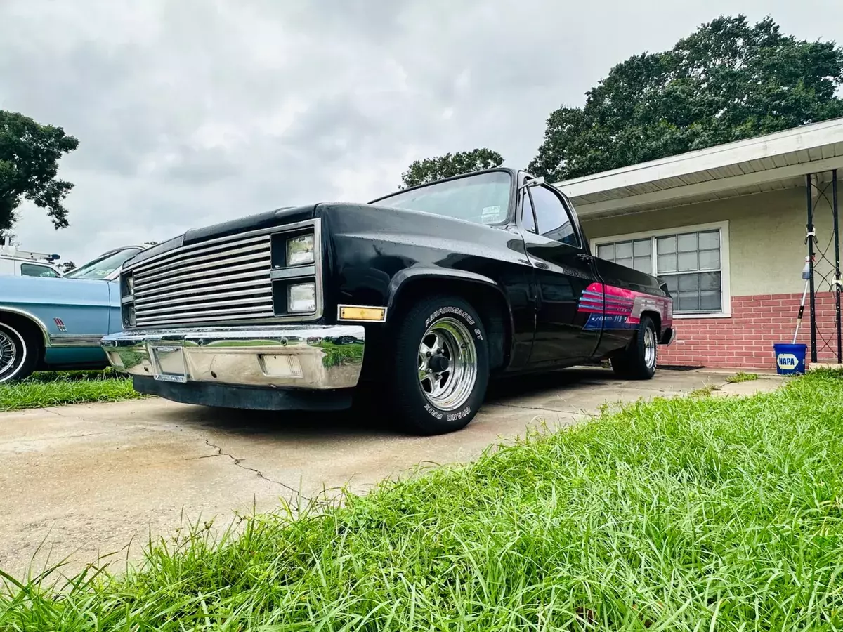 1982 GMC High Sierra K1500 Lowrider 305 V8 Auto a/c Tilt Steering wheel rear air 1982 GMC High Sierra 1500 5.0 V8 Auto A/C P/S Air Bag Suspension Tilt Steering