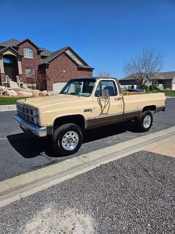 1982 GMC K2500 Pickup Brown 1982 GMC Sierra 2500 k20, k10,Chevy c10, k5,k30,c30 Dually, 2500hd, Squarebody