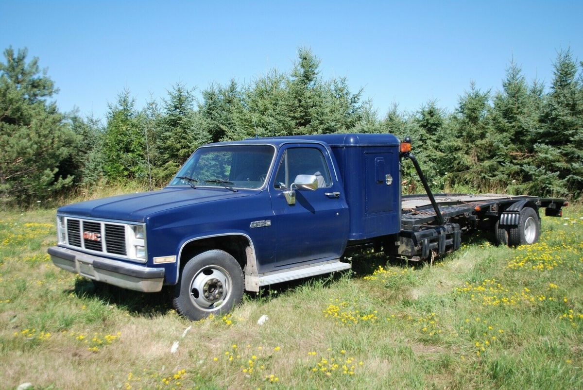 1982 GMC Ramp Truck. One owner. Built 1988. Newer crate engine 1982 GMC Sierra 1500