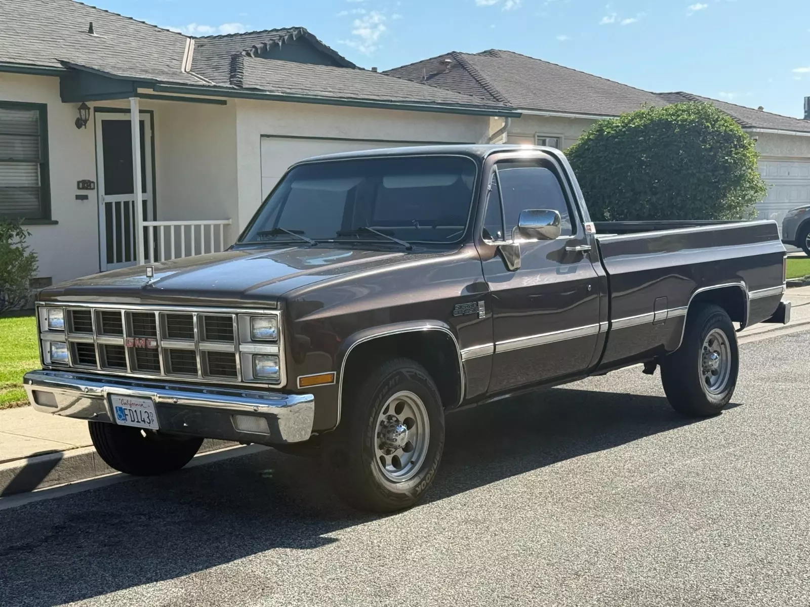 1982 GMC Sierra 2500 Classic Square Body 3/4 ton Pick-Up Long Bed Truck