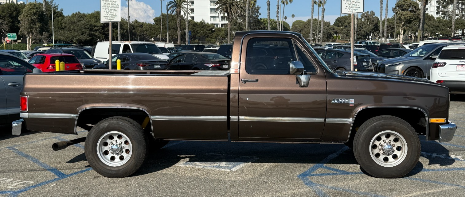 1982 GMC Sierra 2500 Classic Square Body 3/4 ton Pick-Up Long Bed Truck - photo 4