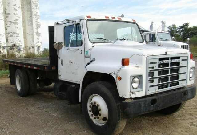 1982 International Harvester 1955 Knapheide flatbed w/16'L x 8'W deck - photo 2