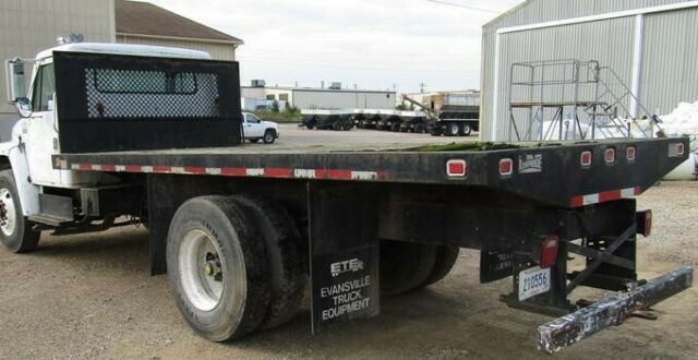 1982 International Harvester 1955 Knapheide flatbed w/16'L x 8'W deck - photo 4