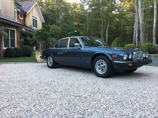 1982 Jaguar XJ6 Sedan - photo 4