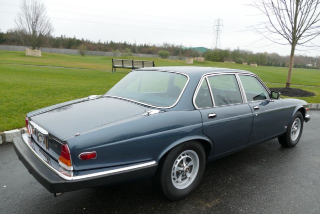 1982 Jaguar XJ6 4DSD - photo 5