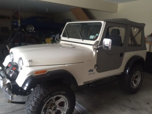 1982 JEEP CJ-7 Completely restored with all new OE tub. SEMA show vehicle 1982 Jeep CJ -7