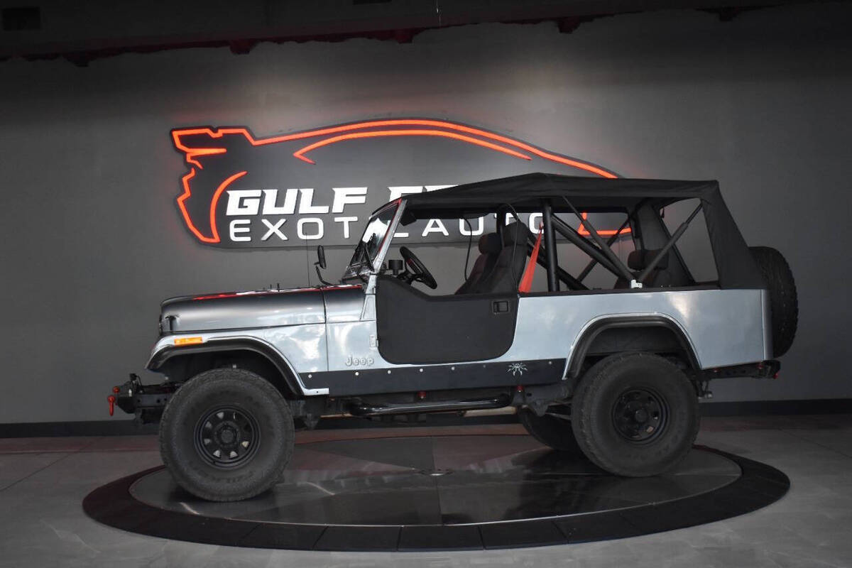 1982 Jeep Scrambler Base 2dr 4WD SUV - photo 11