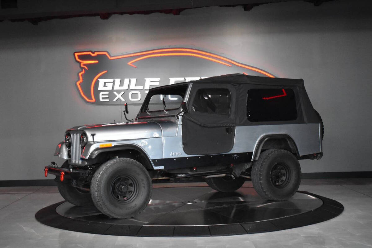 1982 Jeep Scrambler Base 2dr 4WD SUV - photo 2
