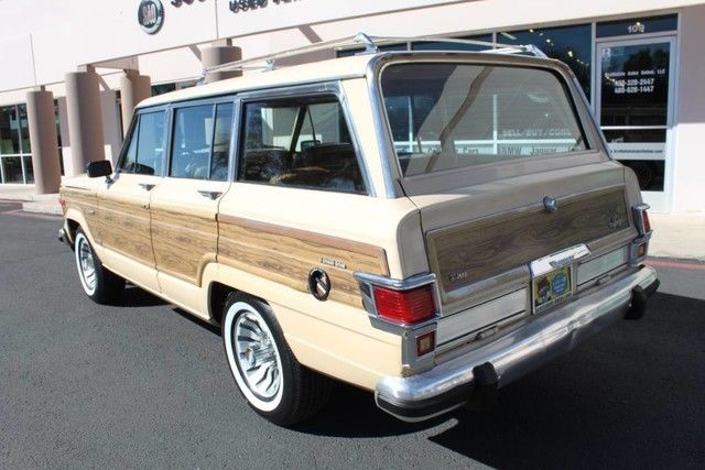 1982 Jeep Wagoneer 4WD Barn Find! Unrestored Condition! -- - photo 3