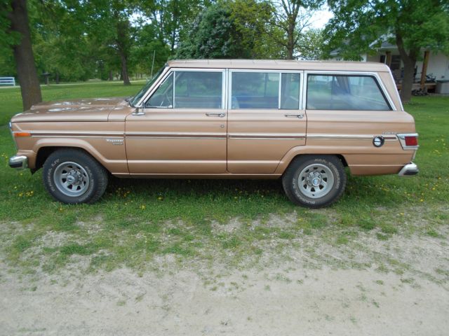 1982 Jeep Wagoneer Brougham 4X4 A/T 360 V8 1982 Jeep Wagoneer Brougham
