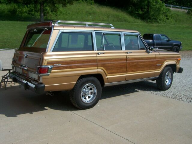 1982 Jeep Wagoneer - photo 2