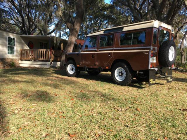 1982 Land Rover Defender 109 III (Petrol) 1982 Land Rover Defender SUV 4 DOORS