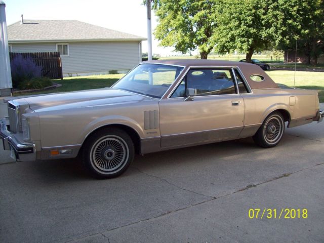 1982 Lincoln Continental - photo 2