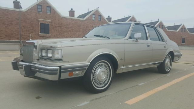 1982 LINCOLN CONTINENTAL SIGNATURE FASTBACK with only 46xxx MILES !!! 1982 Lincoln Continental FASTBACK