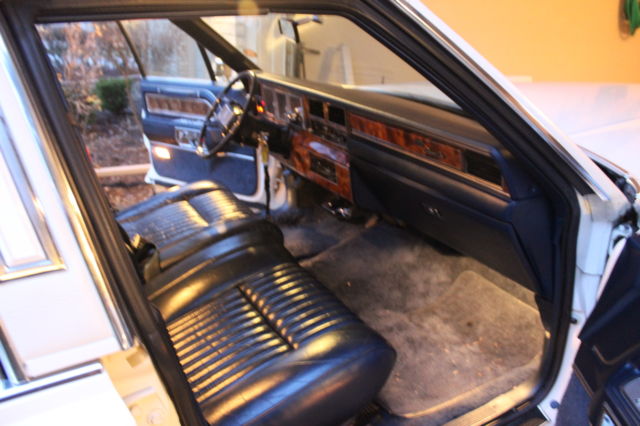 1982 Lincoln Town Car - photo 12