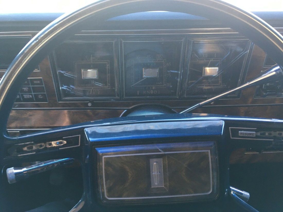 1982 Lincoln Town Car - photo 11