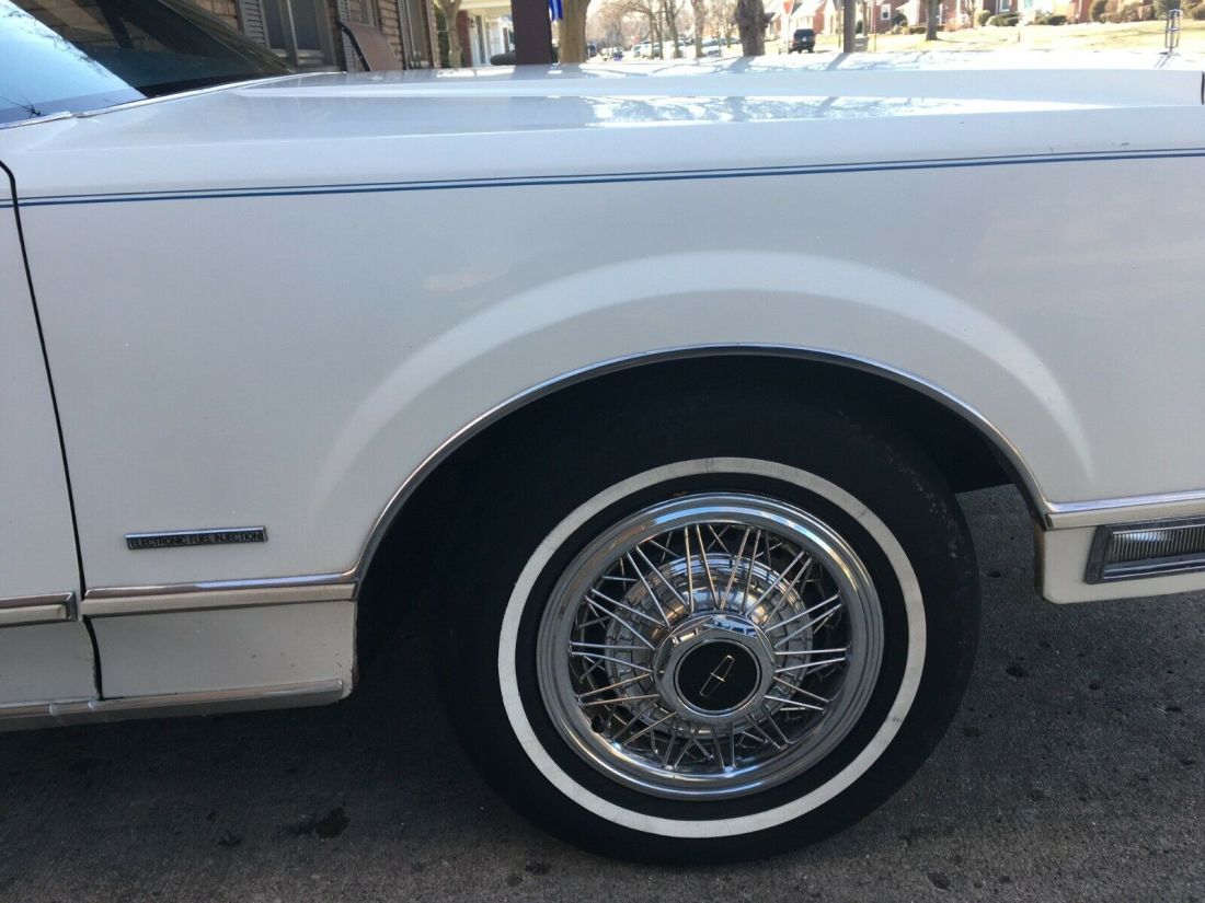 1982 Lincoln Town Car - photo 8