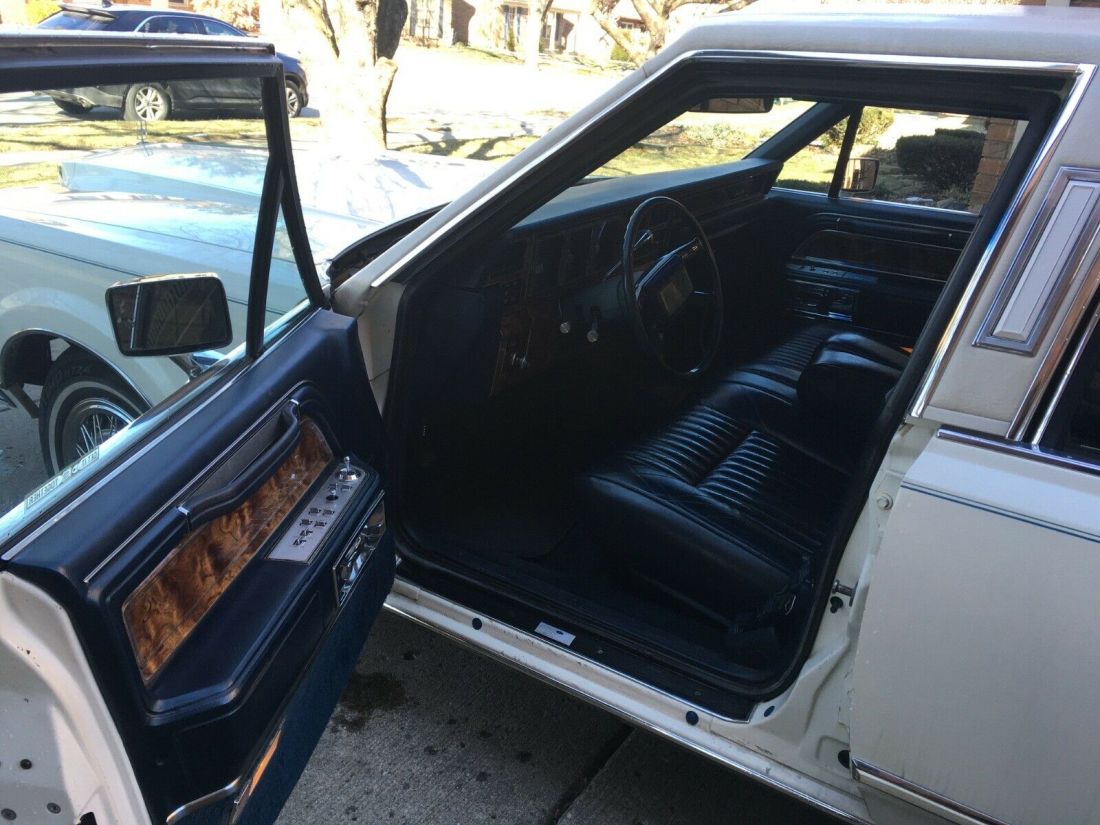 1982 Lincoln Town Car - photo 9