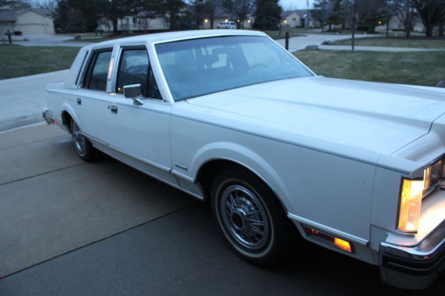 1982 Lincoln Town Car - photo 3