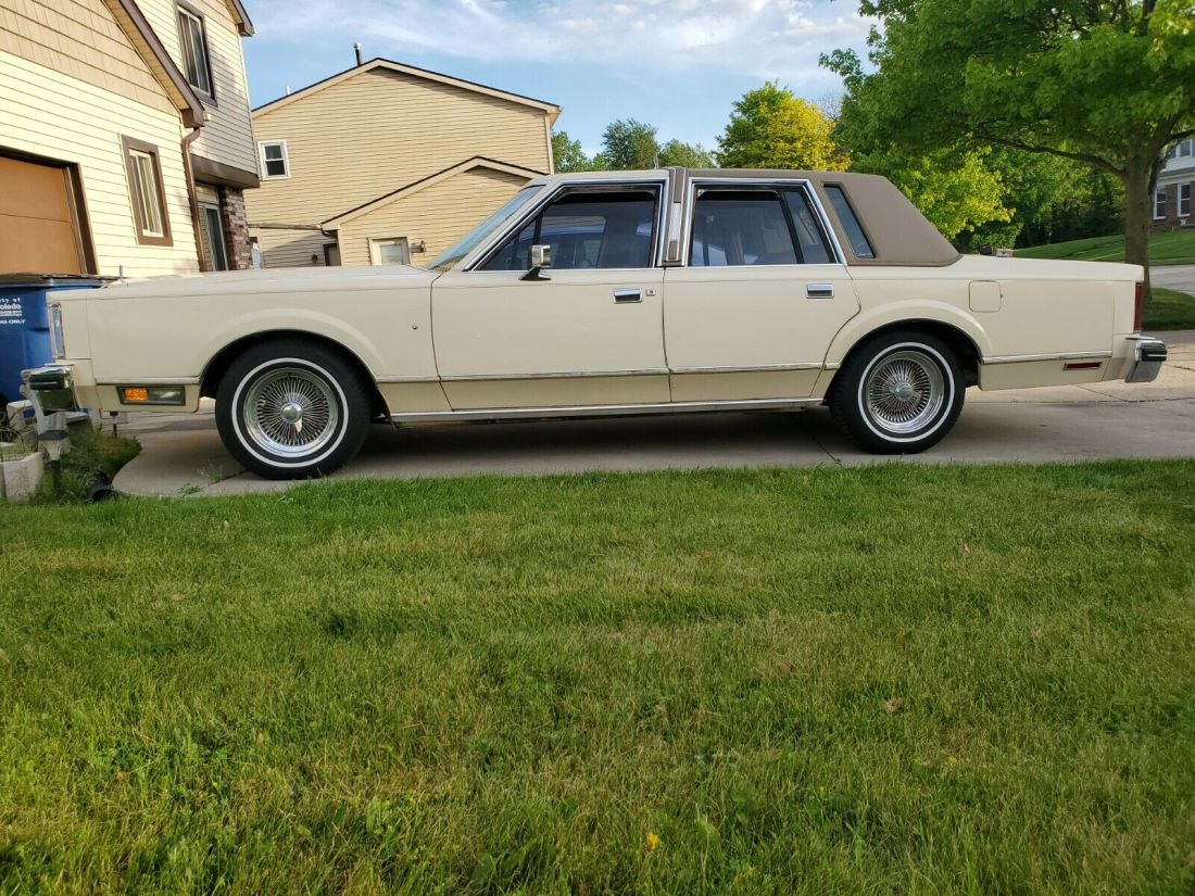 1982 Lincoln Town Car