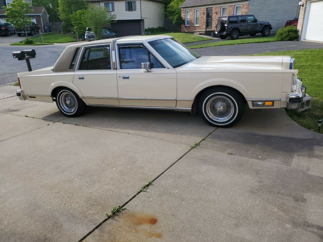 1982 Lincoln Town Car - photo 13