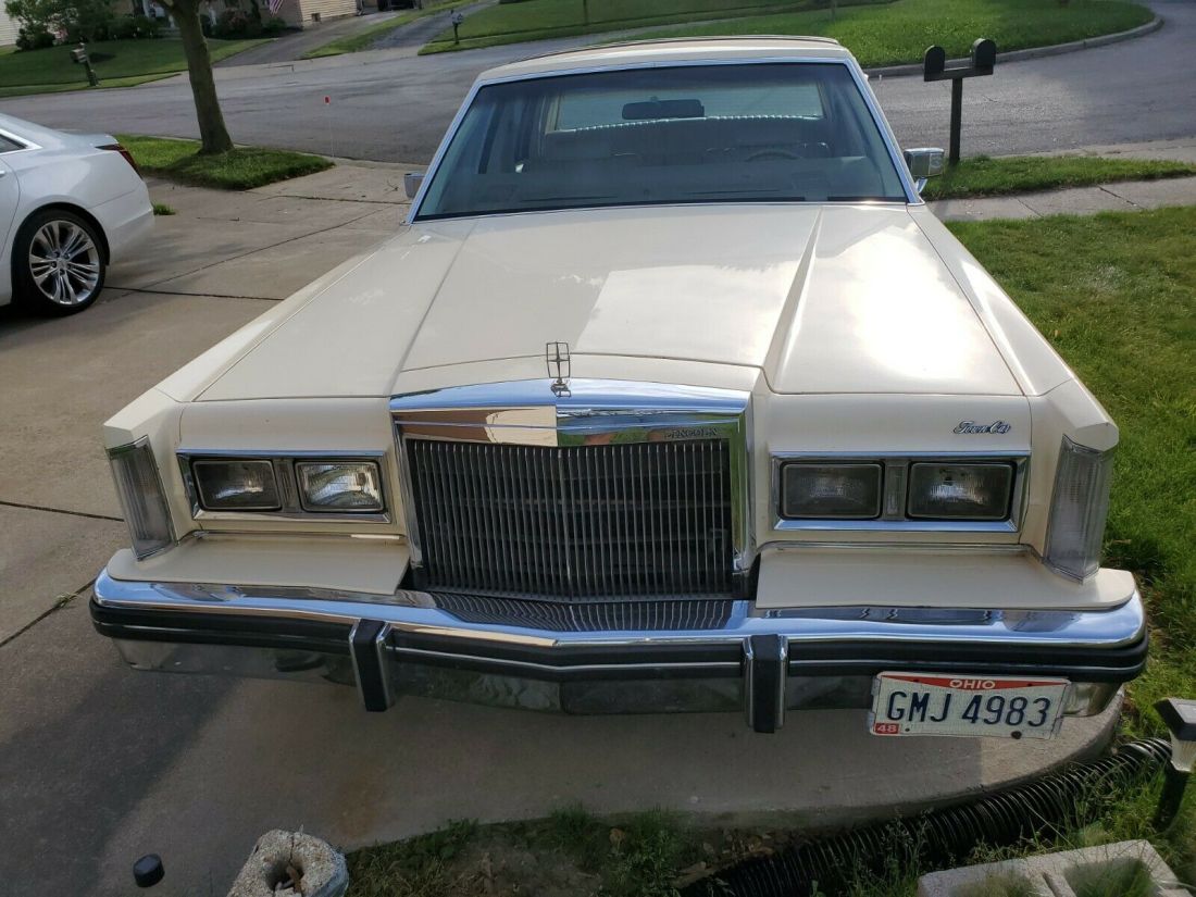 1982 Lincoln Town Car - photo 3