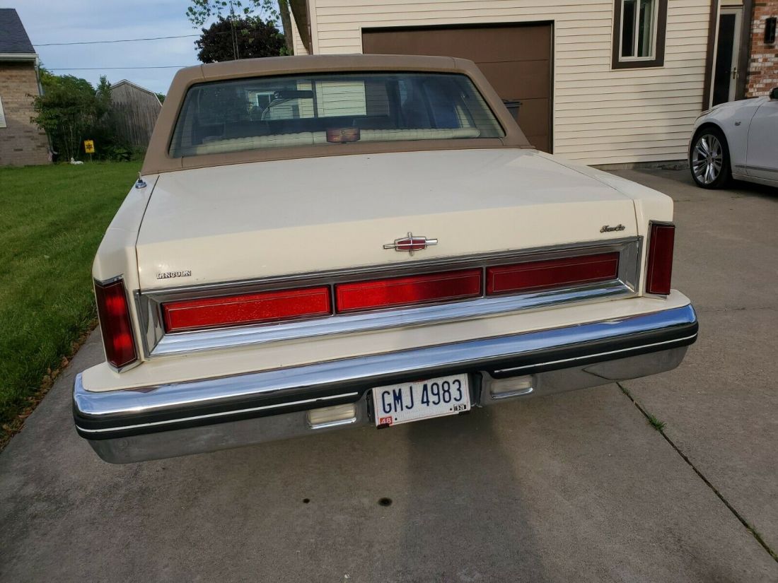 1982 Lincoln Town Car - photo 4
