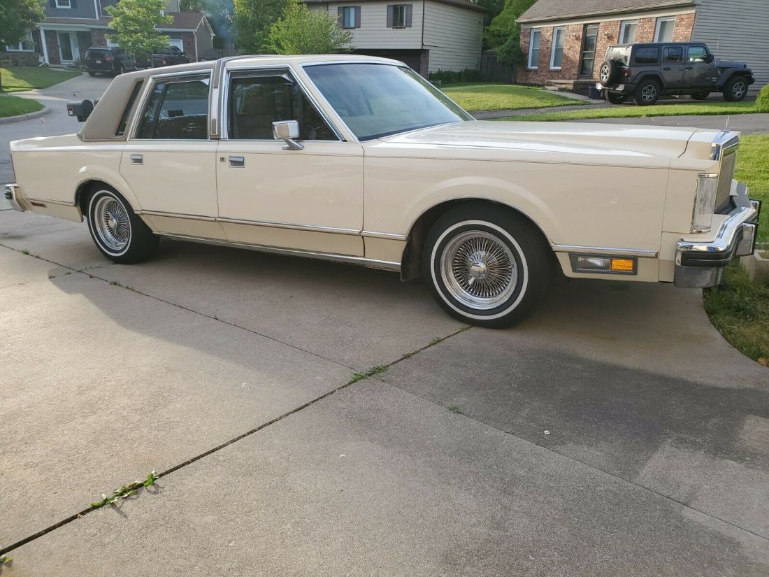 1982 Lincoln Town Car - photo 5