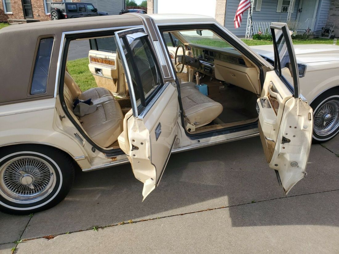 1982 Lincoln Town Car - photo 6