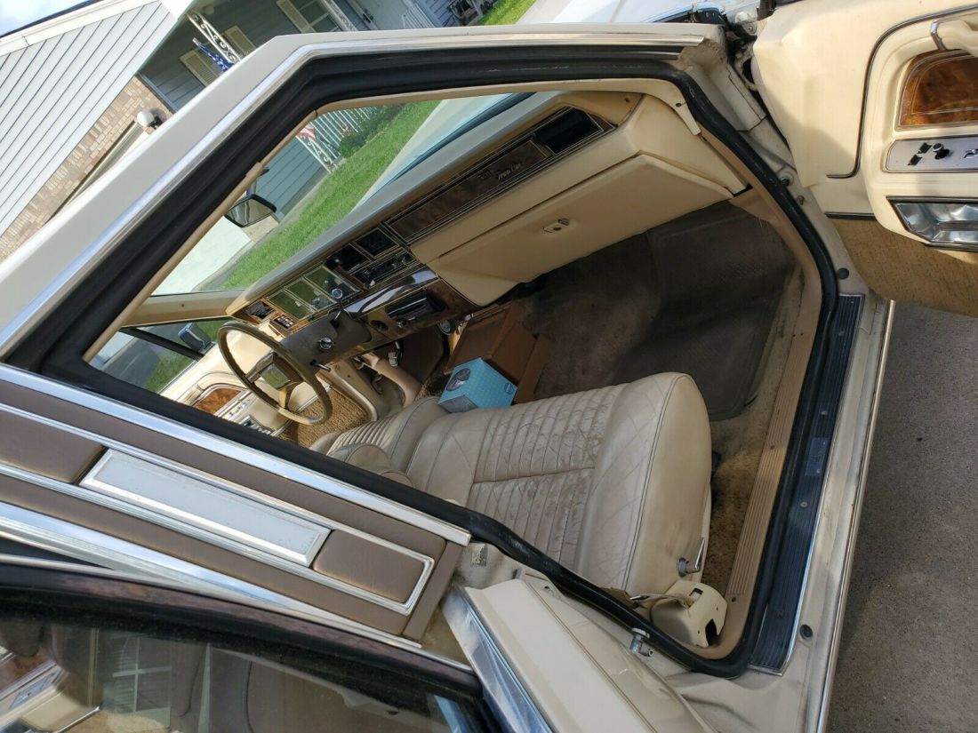 1982 Lincoln Town Car - photo 7