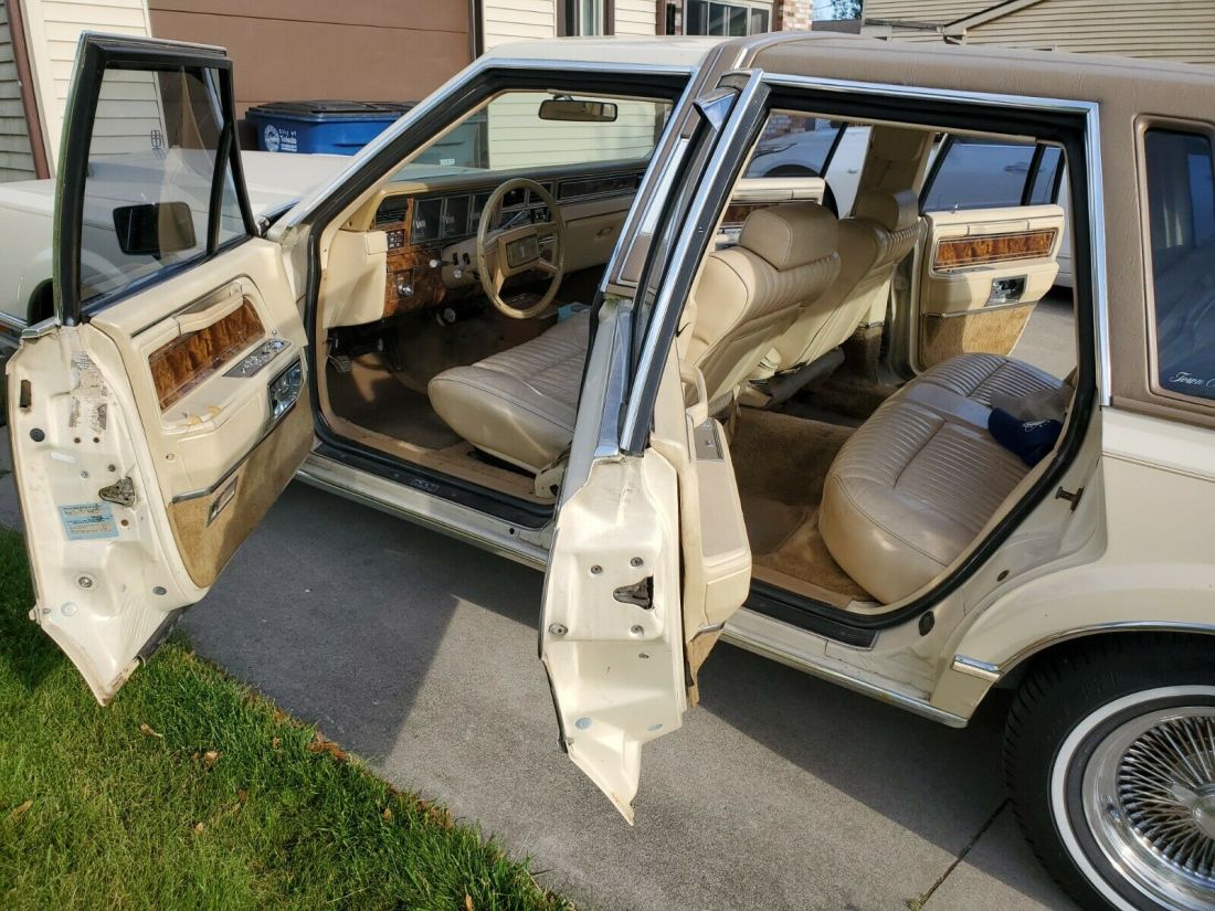 1982 Lincoln Town Car - photo 8