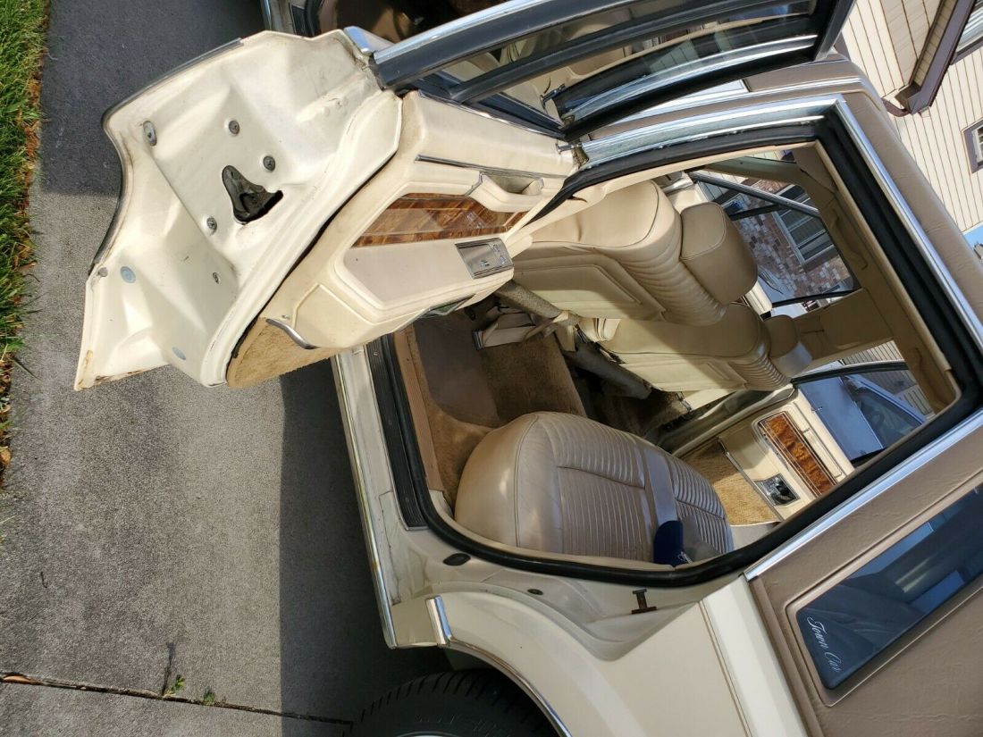 1982 Lincoln Town Car - photo 9