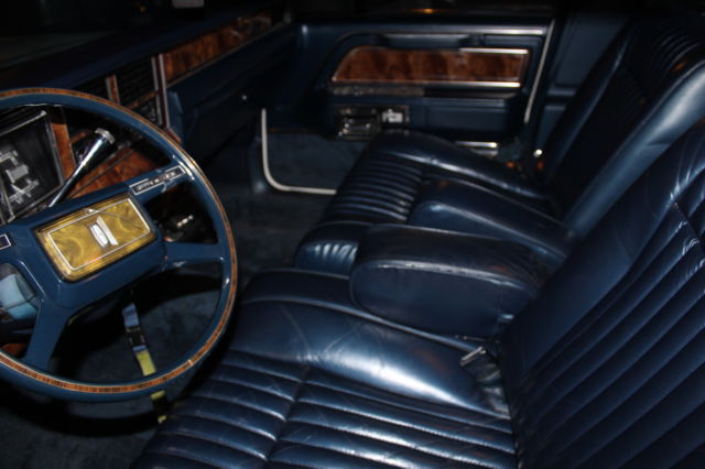 1982 Lincoln Town Car - photo 8
