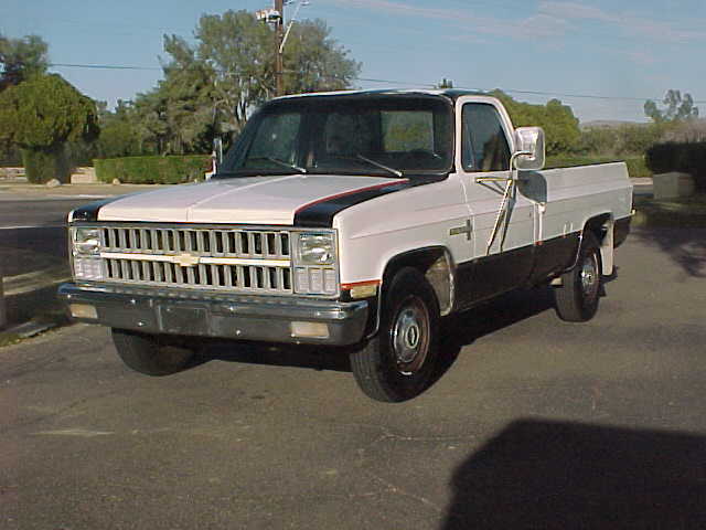 1982 Chevrolet C/K Pickup 2500 CUSTOM DELUXE - photo 2