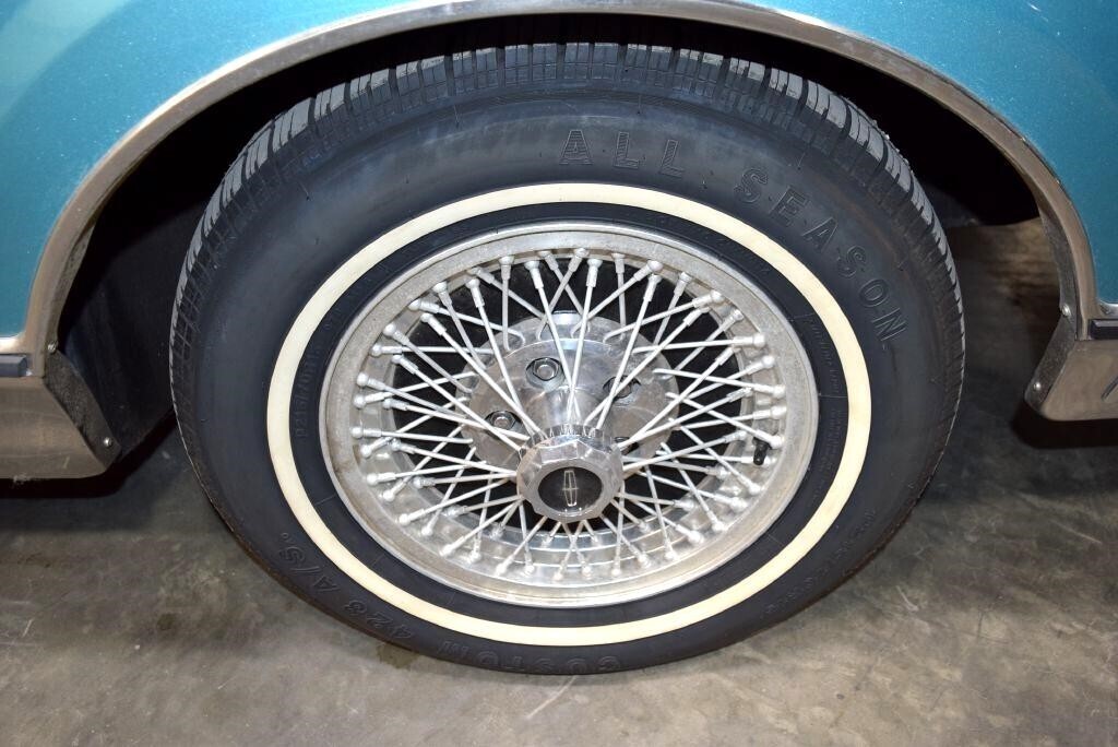 1982 Lincoln Mark Series 2dr Coupe Signature - photo 10