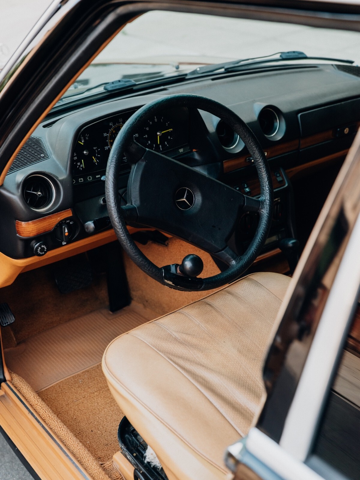 1982 Mercedes-Benz 240 - photo 12