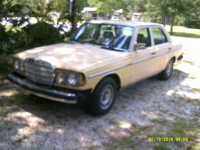 1982 Mercedes-Benz 200-Series 240D - photo 2